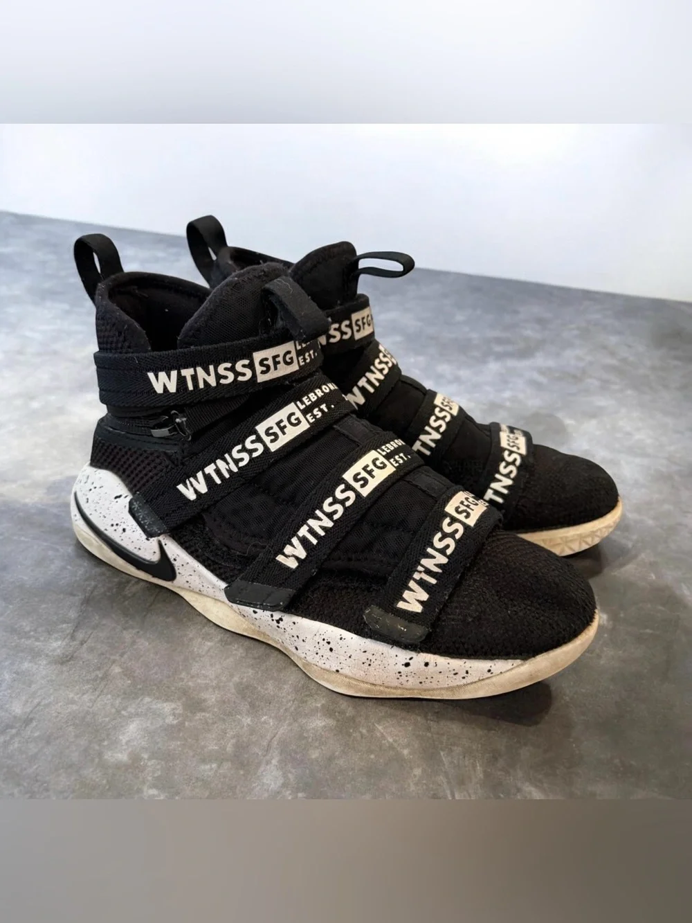 Nike LeBron Soldier 11 youth sneakers strappy design Size 2Y